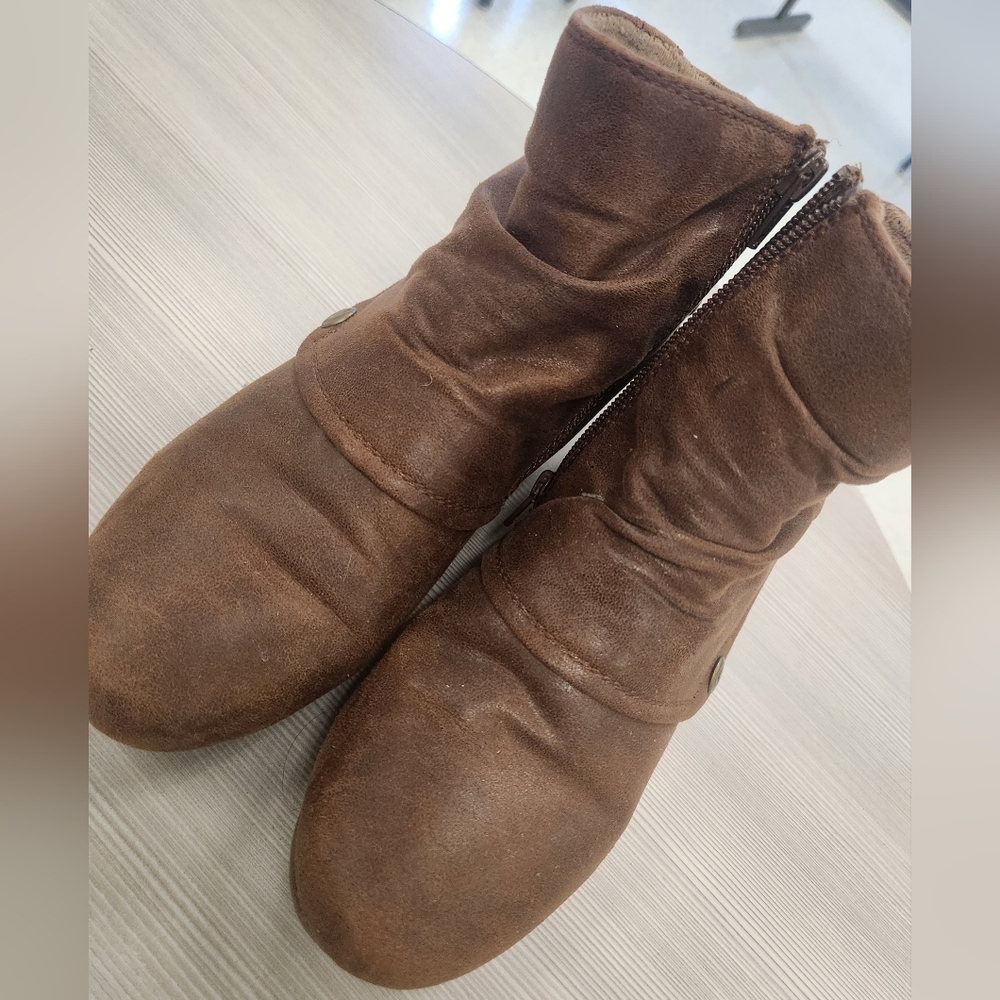Beartrap Ankle Boots - Picture 11 of 11
